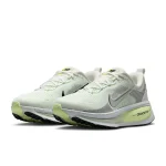 Nike Vomero 18 - HM6804-107 - 5